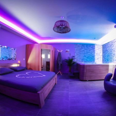 Nuit Vip Spa Sauna Privatif Le Rove Exterior foto