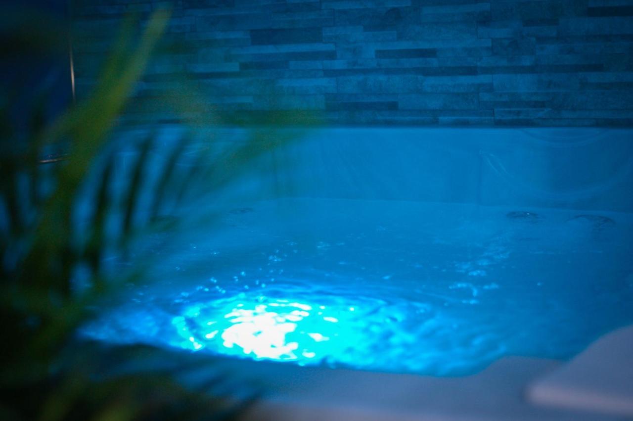 Nuit Vip Spa Sauna Privatif Le Rove Exterior foto