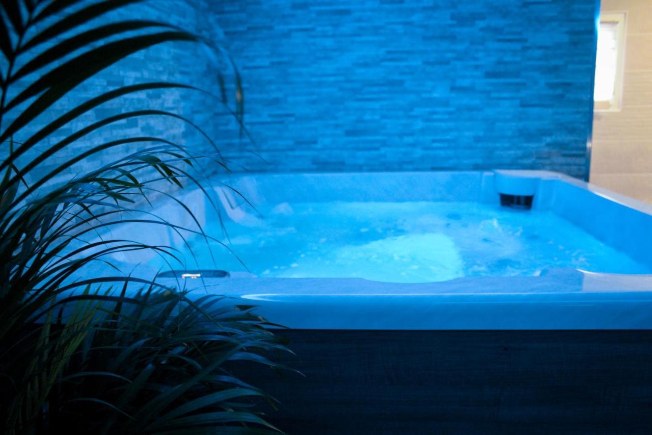 Nuit Vip Spa Sauna Privatif Le Rove Exterior foto